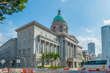 Gartenposter Theater National Gallery Singapore besetzt das ehemalige Rathaus und das Old Supreme Court Building.