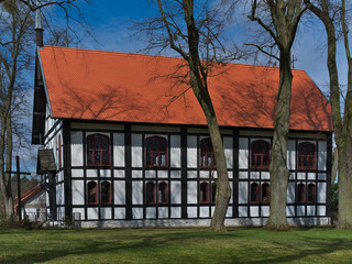 Zabytkowy kościół © ryszard