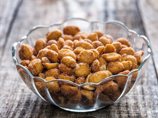 Honey coated peanuts