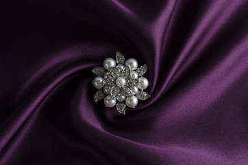 round silver brooch flower with pearl on silk