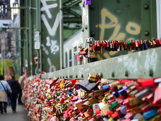 Obraz premium Love Lock Bridge in Cologne, Germany 
