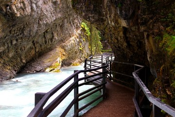 Hiking the Johnston Canyon Trail of Banff National Park 