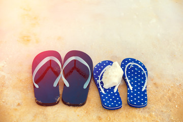 Naklejka premium Salty seashore. Flip-flop sandals on the Dead sea beach