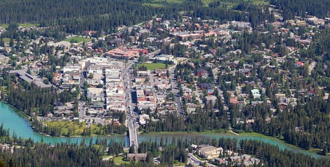 Banff: Ortschaft im Banff Nationalpark in Alberta / Kanada