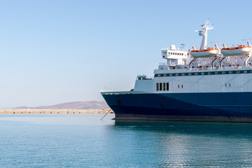 Fototapeta na wymiar Passenger ship in alongside berthing the terminal of port.
