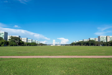 Esplanada dos Ministérios, em Brasilia, Brasil. - obrazy, fototapety, plakaty
