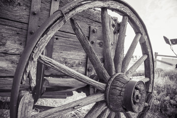 Fototapeta na wymiar Old Vintage Antique Wagon Wheel