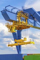 Fototapeta na wymiar Industrial crane loading containers 