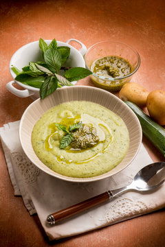 zucchinis soup with mint pesto