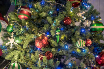 Obraz na płótnie Canvas クリスマスツリーの電飾と飾り１