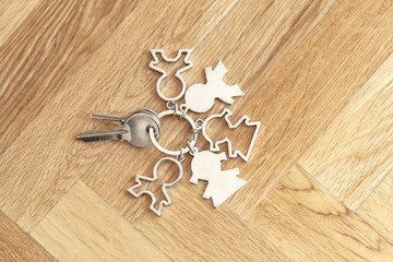 Keyring with male and female shapes representing a friends moving together or family with many members