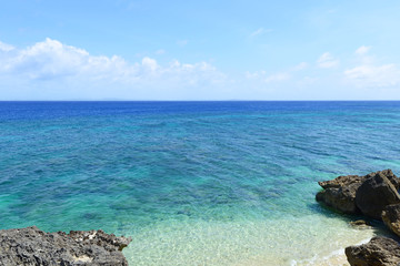 Fototapeta na wymiar 沖縄の美しい海と空
