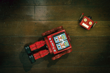 Obraz premium retro red robot has lost his head on a old wooden floor