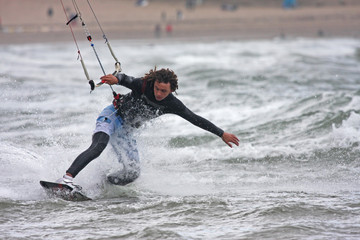 Naklejka premium kitesurfer riding
