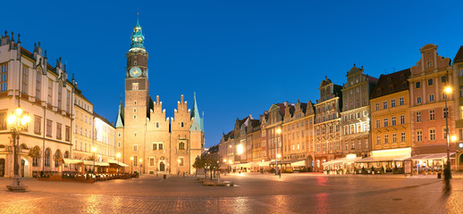 Fototapeta na wymiar Market square and Town Hall at night in Wroclaw, Poland