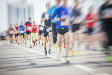 marathon runners in the city 