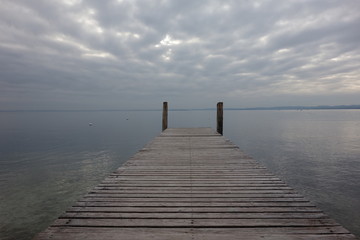 Obraz premium przystań nad jeziorem Garda we Włoszech