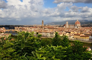 Obraz premium Beautiful Cityscape of Florence during spring season as seen from Piazzale Michelangelo. Florence, Italy.