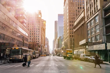 Foto op Plexiglas NEW YORK CITY - 3 januari: Taxi auto& 39 s straat, een druk toeristisch kruispunt van commerciële advertenties en een beroemde straat van New York City en de VS, gezien op 3 januari 2018 in New York, NY. © A_Skorobogatova