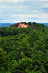 Fototapeta na wymiar Red cliff, Roussillon, France