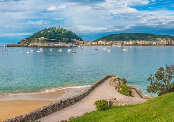 Obraz premium San Sebastian (Donostia) a city on the coast of the Bay of Biscay in the Basque Autonomous Community (Gipuzkoa), Spain.