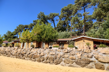 ensemble de cabane au bord de mer