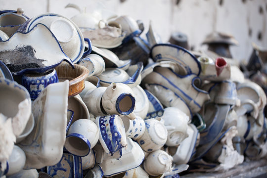 Boleslawiec ceramics - destroyed ceramics - art