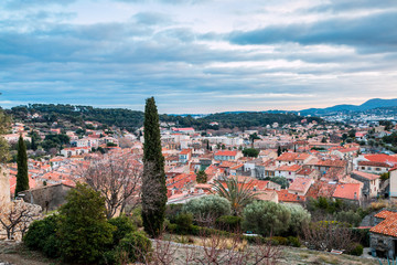 Vue sur le village d'ollioules depuis le château féodal