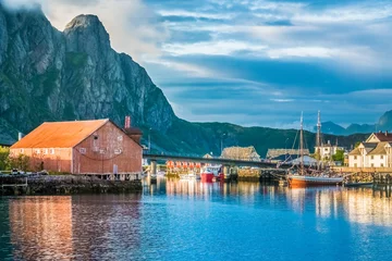 Gordijnen Old town of Svolvaer, Lofoten Islands, Nordland, Norway. Located north of the Arctic Circle. Natural beauty, distinctive scenery, dramatic mountains and peaks, fjords and picturesque villages. © Luis