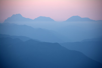 Fototapeta premium zachód słońca w górach