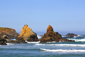 Fototapeta na wymiar Waves over sea rocks at low tide