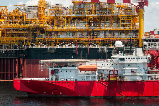 Offshore oil industry, Angola