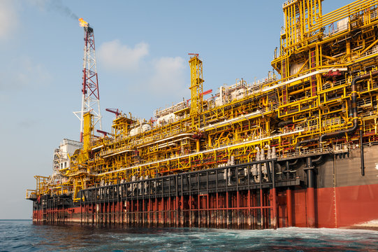 Offshore oil industry, Angola