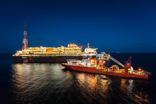 Offshore oil industry, Angola