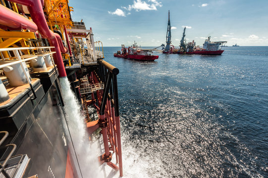 Offshore oil industry, Angola