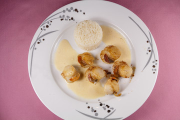 Assiette de noix de Saint Jacques poêlées et riz