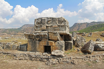 Fototapeta na wymiar The ruins of the ancient Hierapolis city next to the travertine pools of Pamukkale, Turkey. Tomb.