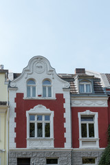 Altes Haus mit schön renovierter Fassade