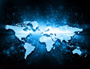 Weltkarte auf technologischem Hintergrund, leuchtende Linien Symbole für Internet, Radio, Fernsehen, Mobil- und Satellitenkommunikation. © Victoria