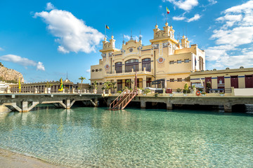 Blick auf Charleston, das Strandhotel Mondello am Meer in Palermo, Sizilien, Italien