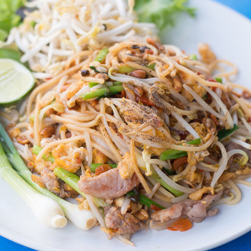 Spaghetti Thai traditional fusion food (Spaghetti Pad Thai)