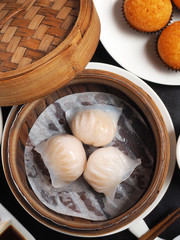  Steamed prawn dumpling in a bamboo steamer
