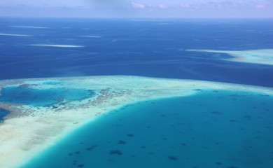 Obraz premium Aerial view of an atoll from seaplane, Ari Atoll, Maldives