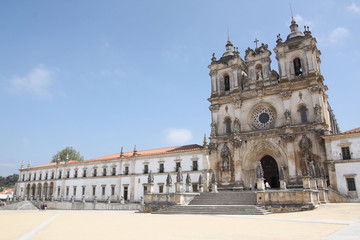 Portugal, façade sud du monastère d'Alcobaça