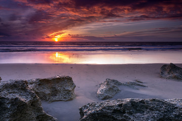 Puesta de sol en la playa de Roche en Cadiz