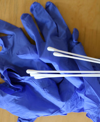 Wattestäbchen - Handschuhe - DNA TEST
