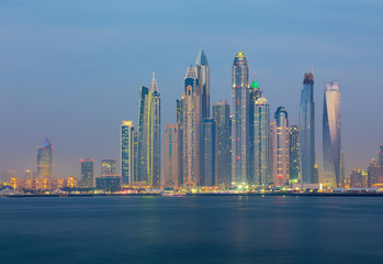 Obraz na płótnie Canvas Dubai - The evening Marina towers.