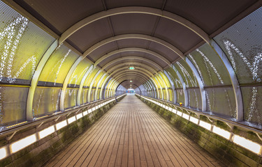 Obraz premium tunnel with lights in yellow and grey