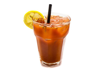 Bloody Mary Cocktail isoliert freigestellt auf weißen Hintergrund, Freisteller