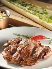 Lamb's trowel with roasted peach palm